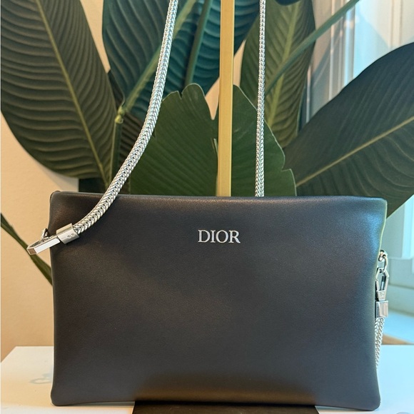 Dior - Picture 1 of 7